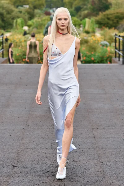 Look 44